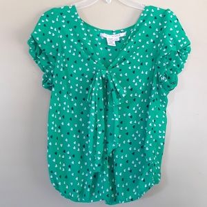Max Studio spring top with hearts and bow, size L.